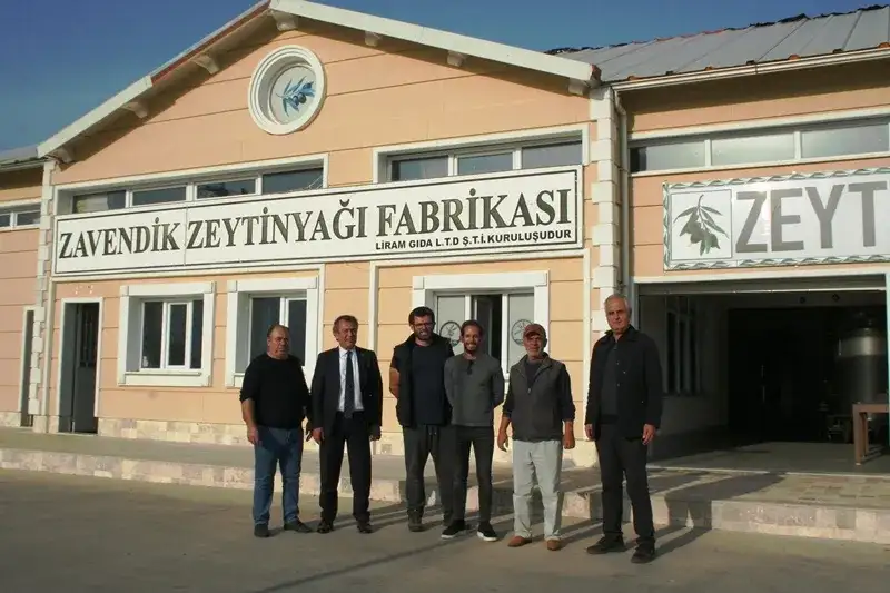 Zeytinyağı üreticilerine bolluk ve bereket dilediler: MİTSO YÖNETİMİ ZAVENDİK ZEYTİNYAĞI FABRİKASINDA