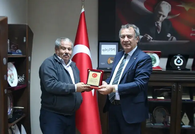 MENTEŞ MUHTARINDAN REŞİT ÖZER'E ZEYTİN TEŞEKKÜRÜ