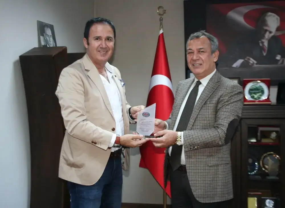 Milas Emlak Müşavirleri Derneği'nden Reşit Özer'e..."MİLAS'IN MARKA DEĞERİNE YAPTIĞINIZ KATKILAR İÇİN..."