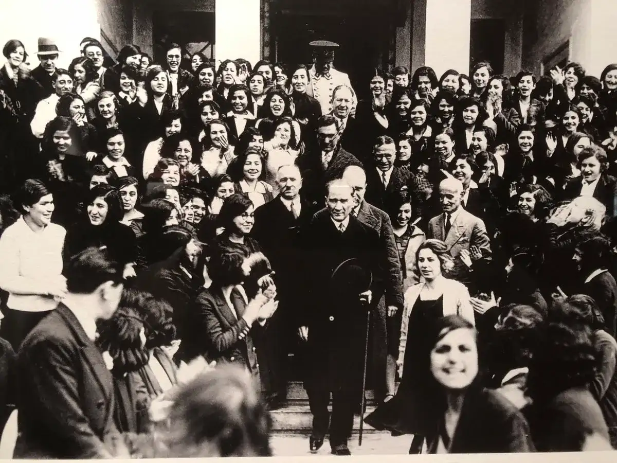 "Dünya üzerinde gördüğünüz her şey kadının eseridir" Mustafa Kemal Atatürk TÜM DÜNYA KADINLARININ 8 MART KADINLAR GÜNÜ KUTLU OLSUN - 1