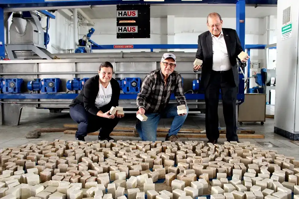 Zeytinyağının çamuru bile bir başka değer! MİLAS TARİŞ'İN YÜZDE 100 ZEYTİNYAĞI SABUNU YOK SATIYOR...