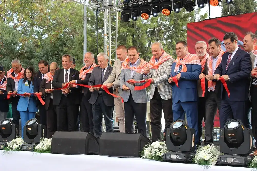 MİLAS, BOLLUK VE BEREKET DİLEĞİYLE 9. ZEYTİN HASAT ŞENLİĞİNDE BULUŞTU.