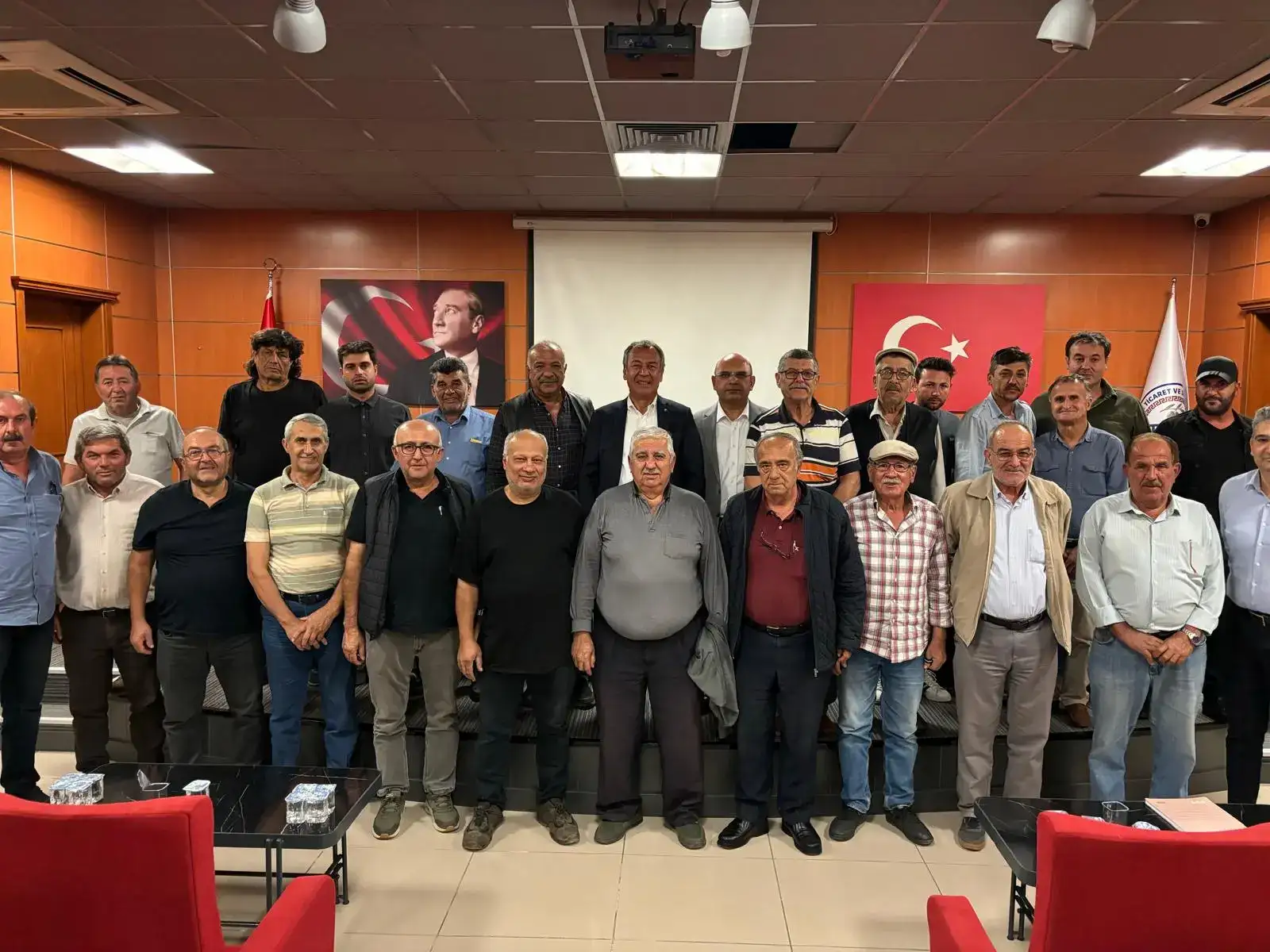 2024 - 2025 YILI ZEYTİNYAĞI ÜRETİCİLERİ İLE YENİ ÜRETİM SEZONU DEĞERLENDİRME TOPLANTISI YAPILDI