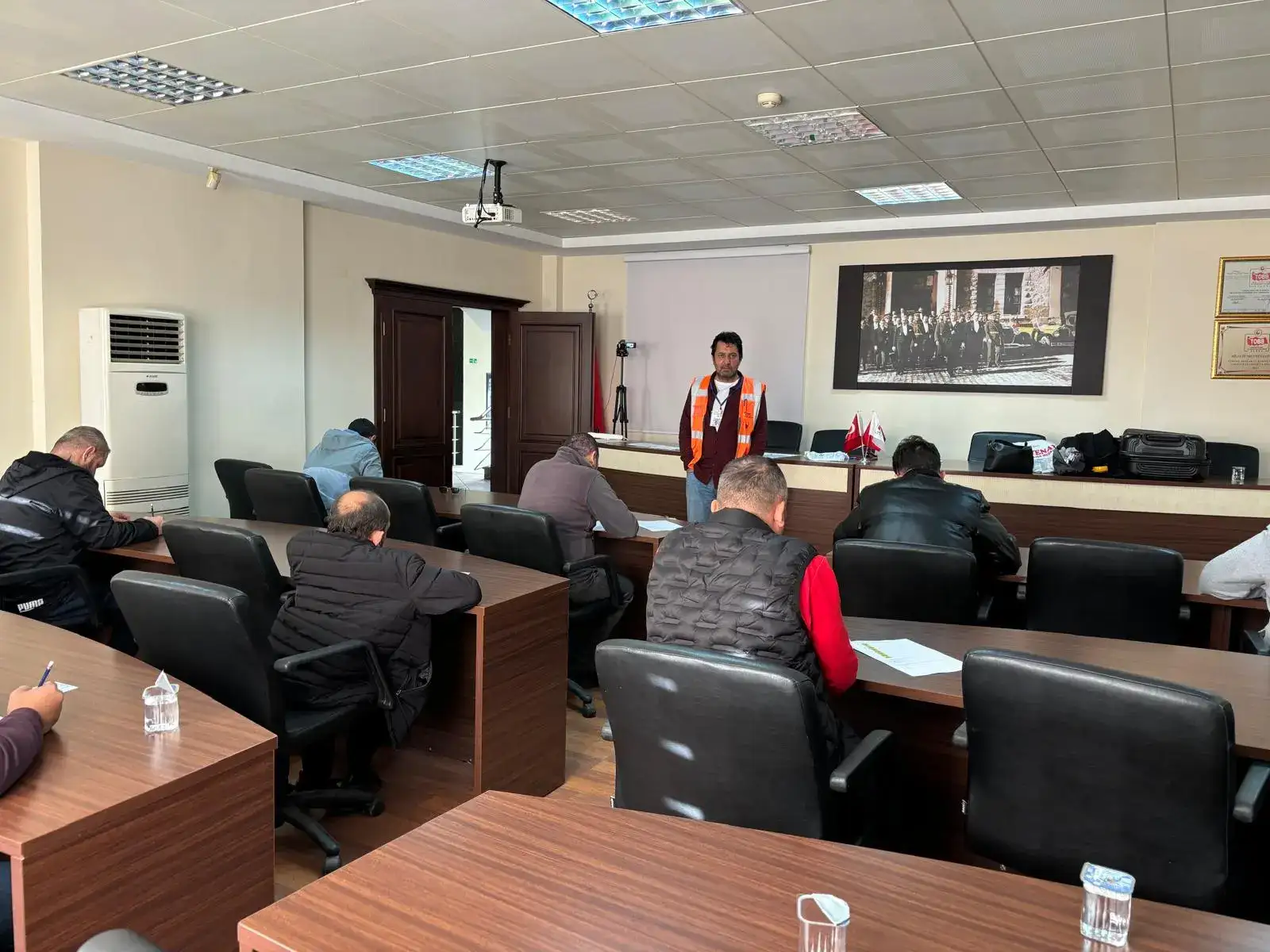 MİTSO’DA İKİNCİ EL MOTORLU KARA TAŞITLARI ALIM SATIM SORUMLUSU SEVİYE-5 SINAVI YAPILDI - 1