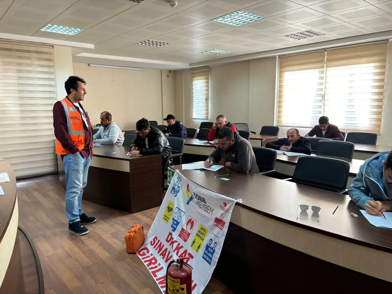 MİTSO’DA İKİNCİ EL MOTORLU KARA TAŞITLARI ALIM SATIM SORUMLUSU SEVİYE-5 SINAVI YAPILDI