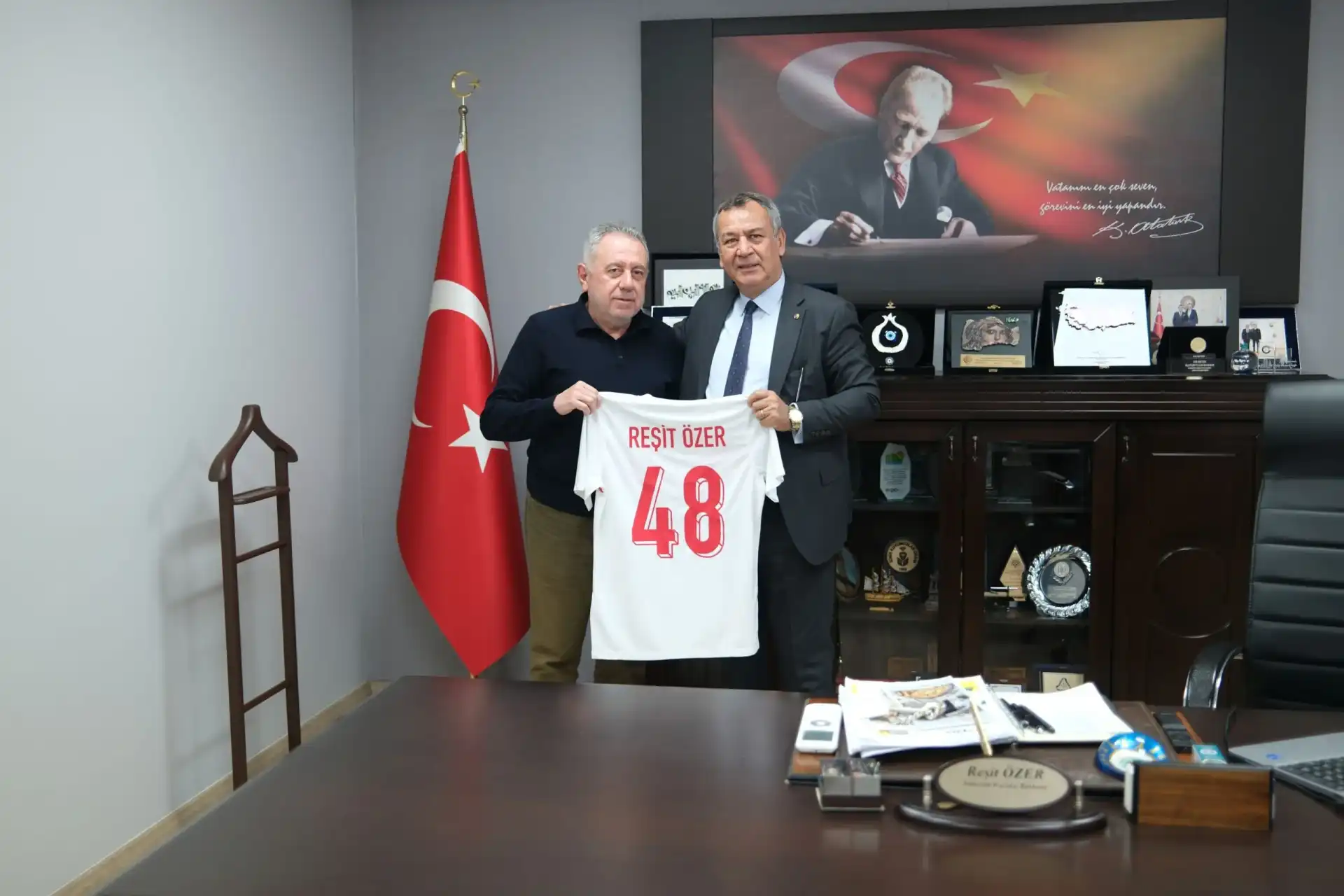 Spor Yöneticisi Milaslı Hemşehrimiz Hasan Gümüşkesen'den MİTSO Başkanı Reşit Özer’e Anlamlı Ziyaret