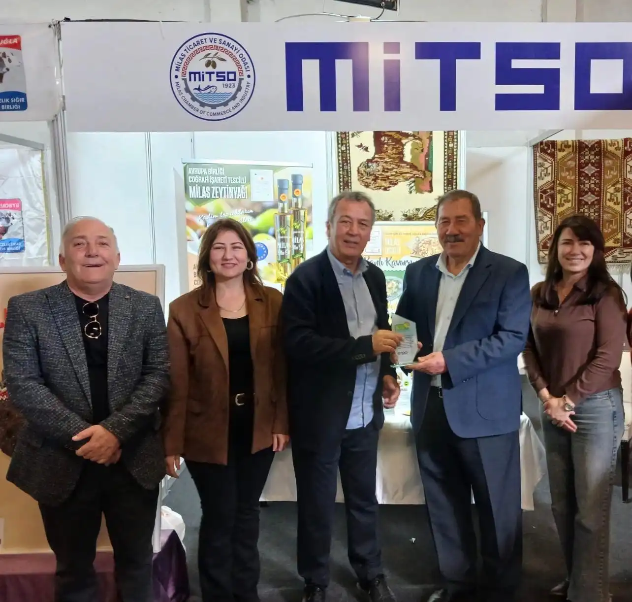 TARIM FUARINDA KATILIMCI FİRMALARA PLAKET TAKDİMİ - 1